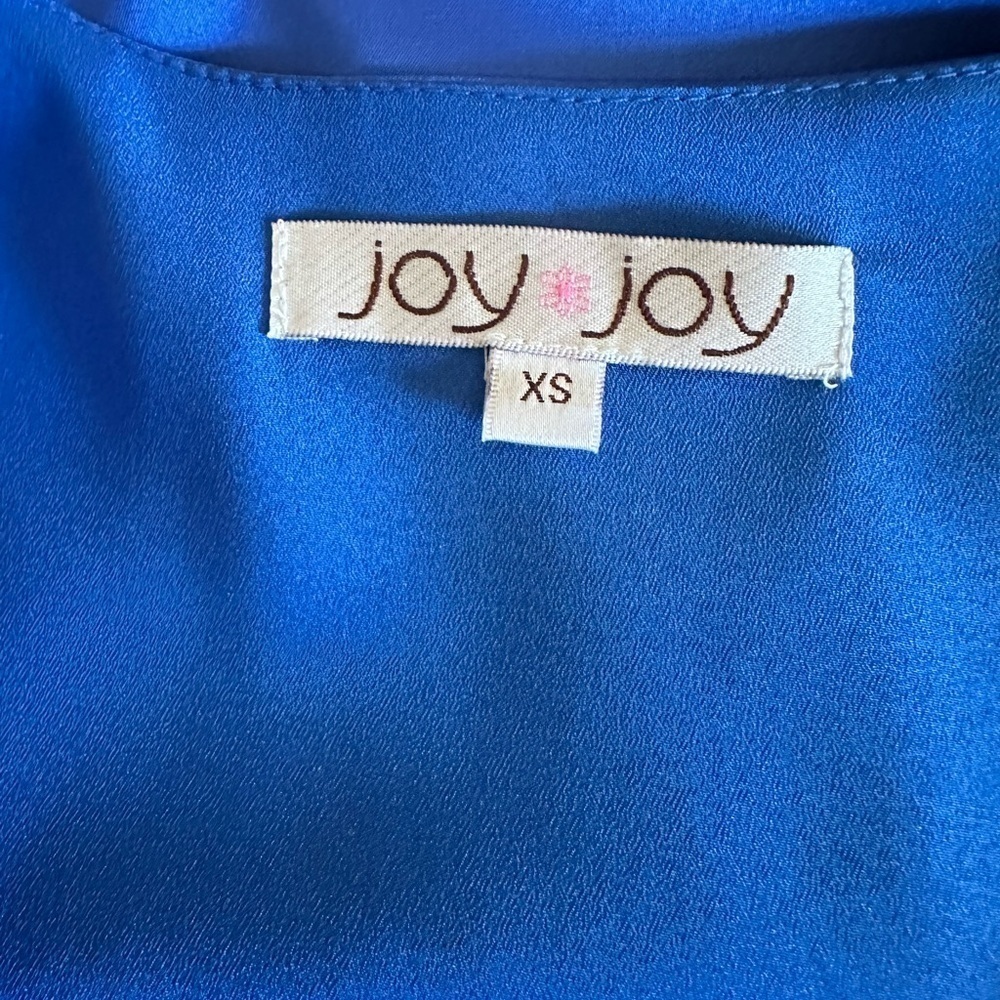 Blue boutique mini dress with pleated skirt and twist front v-neck. Size XS. - Picture 6 of 6